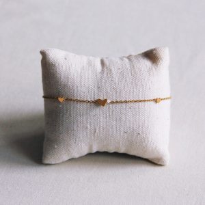 Armband met 3 hartjes in goud